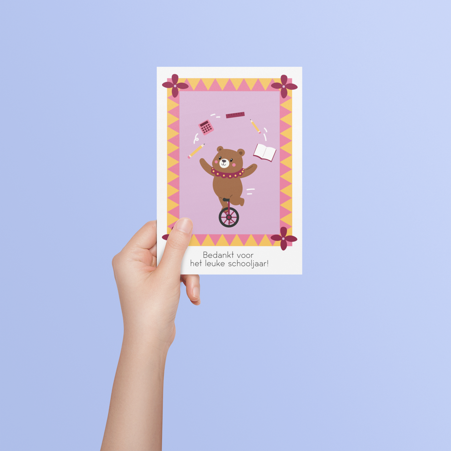 Bedankkaart voor juf of meester met een beertje en de tekst "Bedankt voor het leuke schooljaar!", vooraanzicht