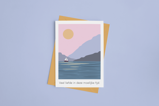 Rouwkaart oceaan en bergen met de boodschap "Veel liefde in deze moeilijke tijd", vooraanzicht