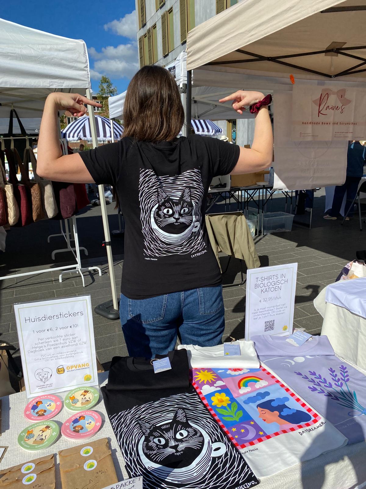 Studio Parkiet sfeerfoto makersmarkt met t-shirts